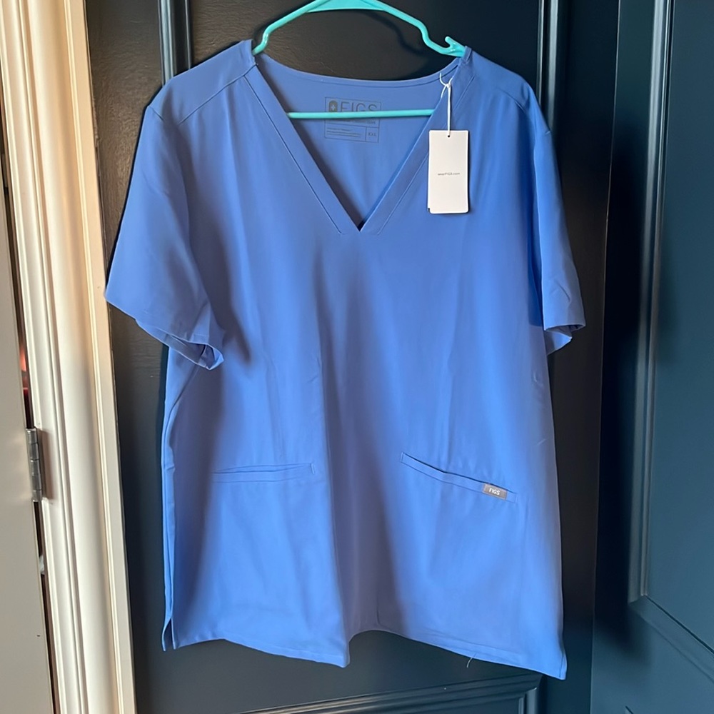 NWT women’s scrub top